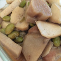 ほかはhyako's cooksnap of when they made 炊飯器★鶏モモと冷凍里芋・枝豆の煮物.