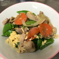 みちゃまろ's cooksnap of when they made 豚肉とスナップエンドウと玉ネギの玉子炒め.
