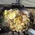 aizu_po's cooksnap of when they made キャンプで作る「ハーブ塩焼きそば」.
