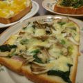 kuishinboF's cooksnap of when they made ほうれん草ｔｏ舞茸のチーズトースト.