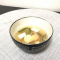 ☆こまっと☆'s cooksnap of when they made 豆腐とニラとカニカマdeスープ.