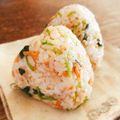 ちゃちゃまる26's cooksnap of when they made 三つ葉とシャケフレークのおにぎり♡.
