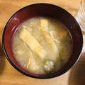 ykyng's cooksnap of when they made オクラと油揚げのみそ汁.