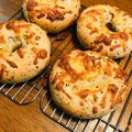 もん母ちゃん's cooksnap of when they made 簡単 ごまチーズベーグル.