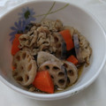 ＊＊＊はちみつ＊＊＊'s cooksnap of when they made 蓮根と人参と豚こま肉の煮物.