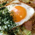 horseland's cooksnap of when they made 目玉焼きがとろ～り！絶品！簡単焼きそば.