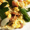 クックLCJQO8☆'s cooksnap of when they made 絹さやと新玉ねぎとベーコンの卵炒め.