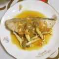mmameco's cooksnap of when they made ぶりとキノコのバター醤油煮.