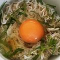 tamago大好き's cooksnap of when they made 夏のさっぱりシラスと大葉の卵かけごはん.