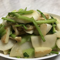 una©️'s cooksnap of when they made カブの葉と新じゃがの揚げ炒め.