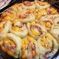 ikimkit's cooksnap of when they made 炊飯器で簡単ピザパン.