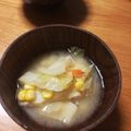 かいあママ's cooksnap of when they made キャベツとコーンのお味噌汁.