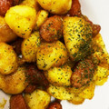 MionMeow's cooksnap of when they made じゃがいもとウインナーのマヨカレー炒め.