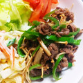 のり子のおかず♪'s cooksnap of when they made 簡単！牛肉ときのこピーマンの和風炒め.