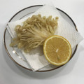 ❁Abake❁'s cooksnap of when they made えのきの天ぷら - 塩とレモンで.