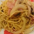 とっとっ豚's cooksnap of when they made 我が家のキノコとベーコンの醤油焼きそば.