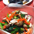☆☆あっきん☆☆'s cooksnap of when they made ほうれん草と人参としめじの塩昆布ナムル.