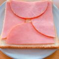 ☆３匹の子ぶた☆'s cooksnap of when they made 朝パン♪耳まで美味しいハムチーズの乗せ方.