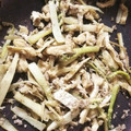 ameうめ's cooksnap of when they made 鶏と白滝と独活（皮と穂先）の旨々炒め煮.