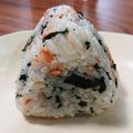 akiyuママ's cooksnap of when they made ✿鮭わかめおにぎり✿.
