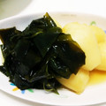 はっぴぃきっちん's cooksnap of when they made 農家のレシピ♪新じゃがとワカメの煮物.