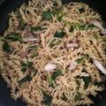 クックるん☆戦隊's cooksnap of when they made しいたけとほうれん草のペンネ.