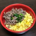ケロべぇ's cooksnap of when they made 甘辛おいしい！たまごとひき肉二色そぼろ丼.