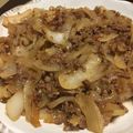 harubann's cooksnap of when they made あと一品ご飯がススム玉葱と挽肉の生姜炒め.