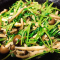 みちゃん☺︎'s cooksnap of when they made しめじと豆苗のガーリック炒め.