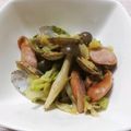 10000kcal's cooksnap of when they made 簡単1品あさりとキャベツのバターで酒蒸し.