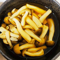 meechan_y's cooksnap of when they made 材料一つ！レンジで簡単！しめじの和え物☆.