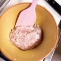 のりこったん's cooksnap of when they made 裏技？反則技？挽き肉はゴムベラで捏ねる！.