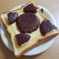 ☆mocha's cooksnap of when they made 娘が考えたチョコパイトースト.