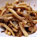 ちゃまりんご's cooksnap of when they made しめじ＆玉ねぎの塩こんガーリック炒め.