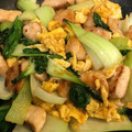 くぅちょこらんたん's cooksnap of when they made 鶏むね肉と青梗菜と卵のオイマヨ炒め.