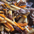 クック0WJHVM☆'s cooksnap of when they made 牛肉とごぼうと人参の煮物.