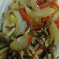 クックXFL002☆'s cooksnap of when they made しめじ＆玉ねぎの塩こんガーリック炒め.