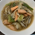 みゆ０９２０'s cooksnap of when they made 簡単塩鮭舞茸白ネギの春雨スープダイエット.