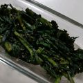 しばぱんだ's cooksnap of when they made 香ばしい＊春菊ときゅうりの黒いサラダ＊.