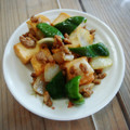 食を愛するママ寮母's cooksnap of when they made 厚揚げ☓玉ねぎ☓焼き肉のタレ炒め.