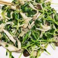 もいこ196482's cooksnap of when they made 黄金比★豆苗ときのこの塩ダレ炒め.