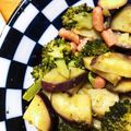 ちーかに's cooksnap of when they made さつまいもとブロッコリーのベーコン炒め.
