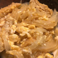 結愛乃ましゅまろ's cooksnap of when they made 昼食スナップえんどうと新玉ねぎの卵とじ丼.