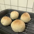 よしお445's cooksnap of when they made 簡単シンプル！まぁるい無塩パン.