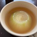 結女都's cooksnap of when they made レンジ★丸ごと玉ねぎスープ.