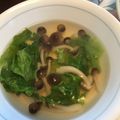 Nana983's cooksnap of when they made しめじとサニーレタスのコンソメスープ.