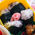 しょうちゃんれしぴ's cooksnap of when they made 簡単！ゆかりとチーズのおにぎり.