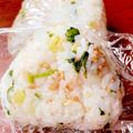ゆまつは's cooksnap of when they made 三つ葉とかつおぶしのおにぎり.
