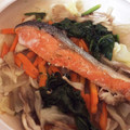 caruga's cooksnap of when they made 塩鮭と野菜の蒸し焼き.