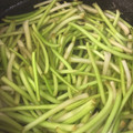momonaomam's cooksnap of when they made ふき(野草ツワブキ)の下ごしらえ☆保存★.